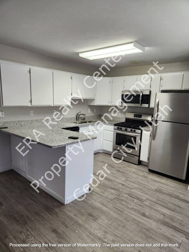 Building Photo - 114 W Sunset Dr