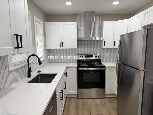 Building Photo - 1053 Oakland Park Ave