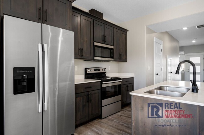 Foto del edificio - 3 Bedroom 2.5 Bathroom Town Home - 1 Car Garage - dog negotiable