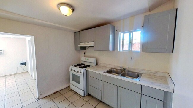 Foto del edificio - PRICE REDUCTION! 1 bed 1 bath in Redlands!