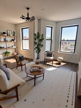 Building Photo - 948 W Addison St