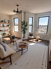 Building Photo - 948 W Addison St