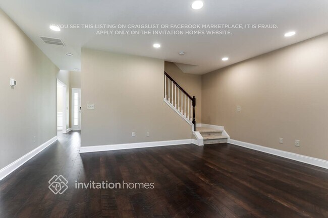 Foto del edificio - 523 Cliffglen Way NW