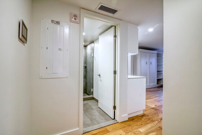 Photo du bâtiment - 3460 Rue Peel