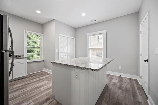 Foto del edificio - 1126 Briarcliff Pl NE