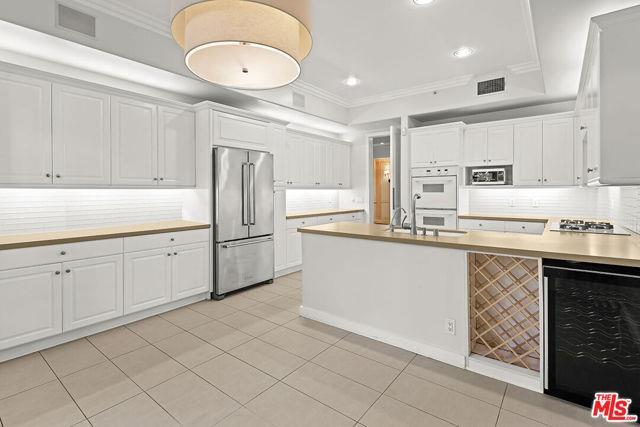 Building Photo - 11500 San Vicente Blvd