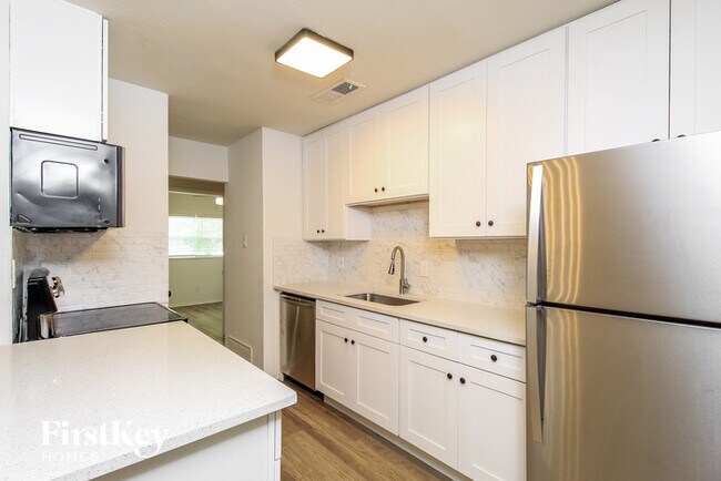 Building Photo - 2818 Posey Dr