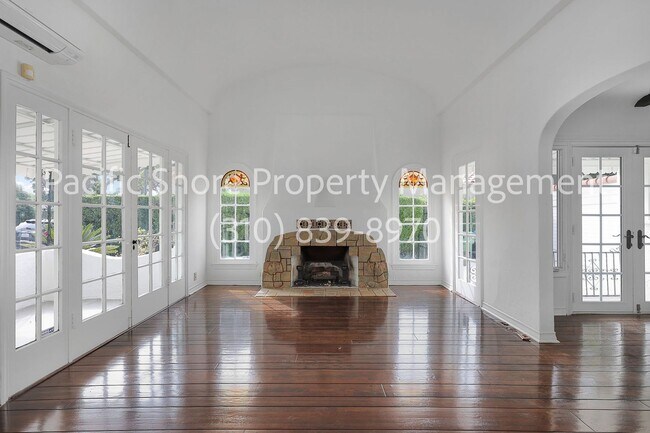 Building Photo - Charming East Venice 2 bed 1 bath + Large ...