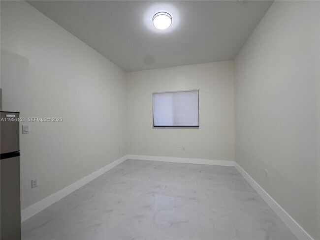 Foto del edificio - 915 NW 104th St