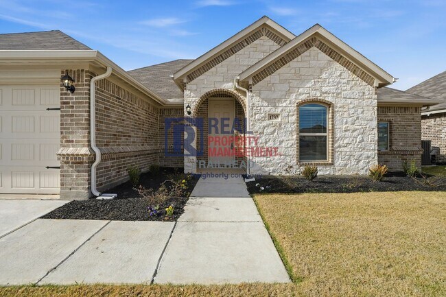 Foto del edificio - Thoughtfully Designed 4 Bed Home with Elevated Interiors and Lake Views