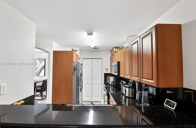 Building Photo - 910 SW 143rd Ave