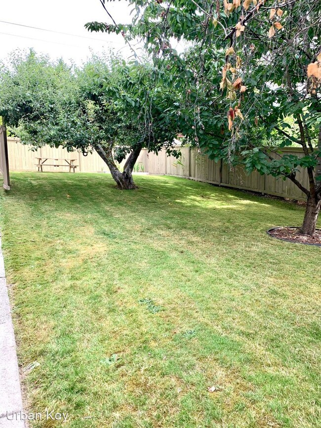 Foto del edificio - 2 br, 1 bath House - 3237 SW Genesee St