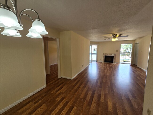 Foto del edificio - 9797 Leawood Blvd