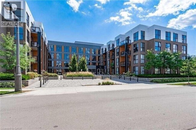 Building Photo - 210 Sabina Dr