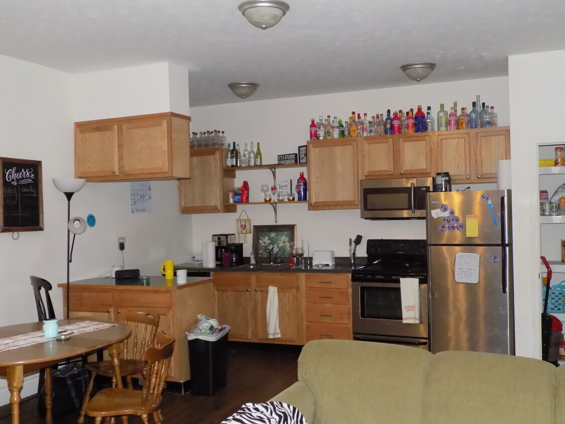 Primary Photo - 300 2nd St