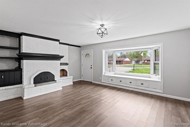 Building Photo - 2479 Ivanhoe Dr