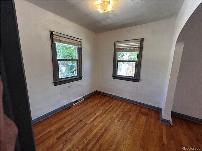 Building Photo - 2111 S Emerson St