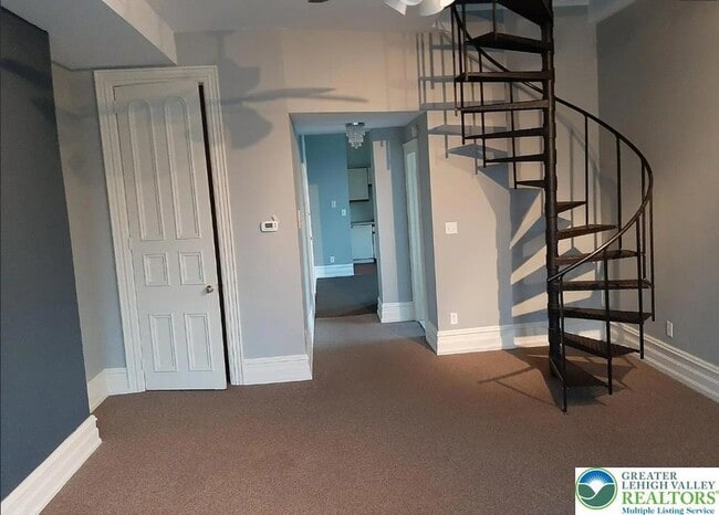 Foto del edificio - 146 S Church St