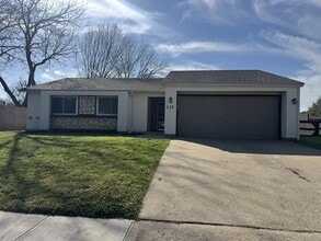 Building Photo - 332 Navajo Dr