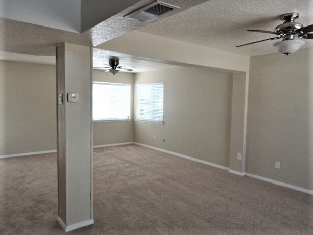 Foto del edificio - 8140 Waterbury Pl NW