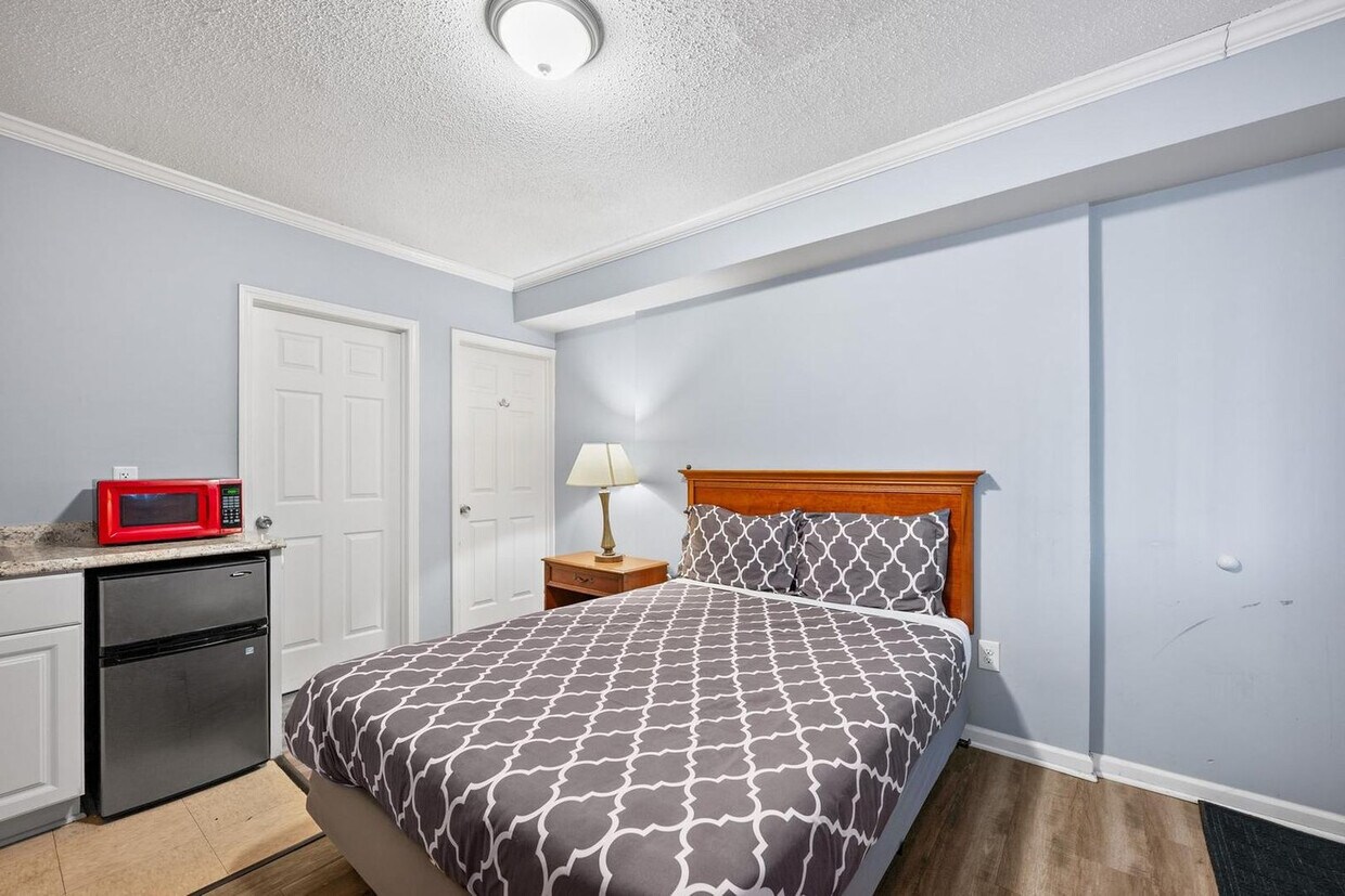 Foto principal - 18732 Dix Toledo Rd