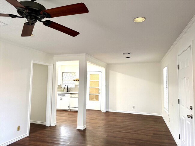 Foto del edificio - 5422 Timber Creek Dr