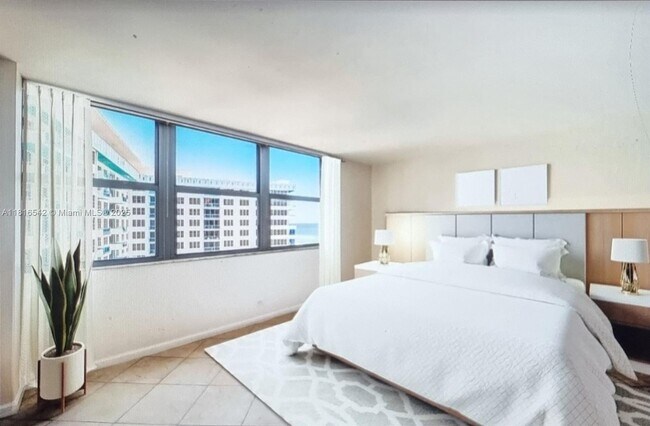 Building Photo - 5055 Collins Ave