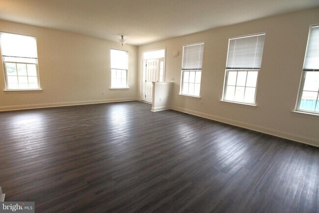 Foto del edificio - 851 Mapleton Ave