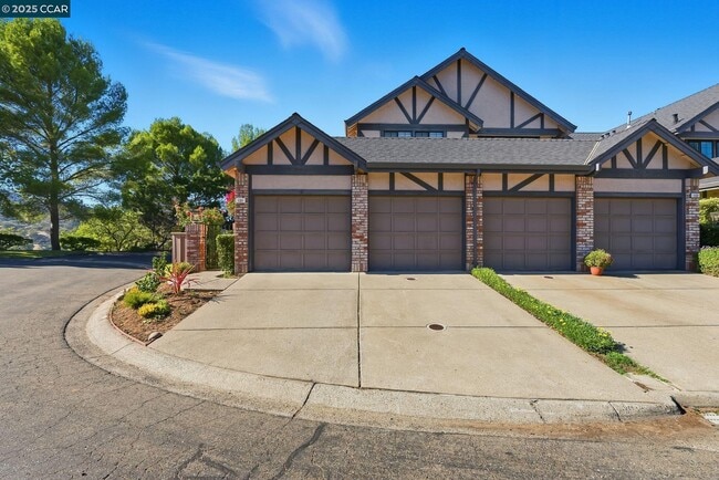 Building Photo - 121 Haslemere Ct
