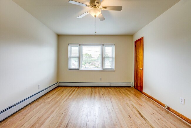 Foto del edificio - 1210 Morris Ave