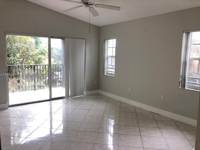 Foto del edificio - 4540 NW 107th Ave