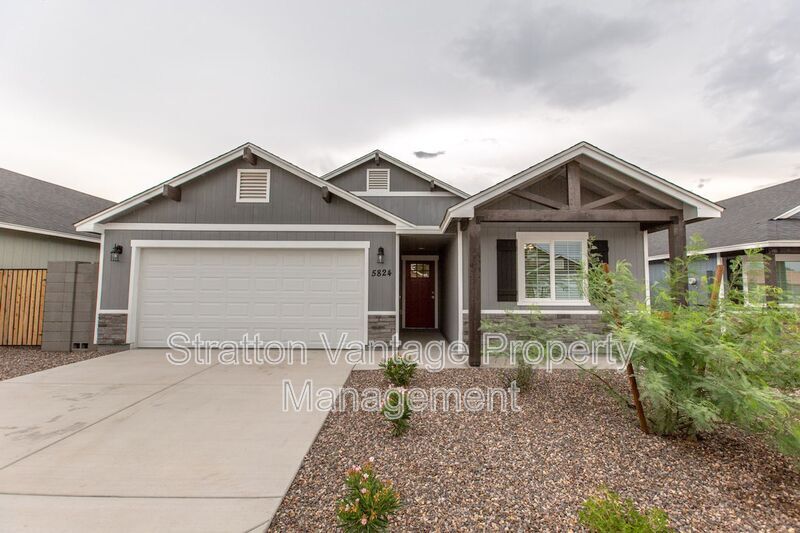 Foto principal - 5824 S 12th Ln