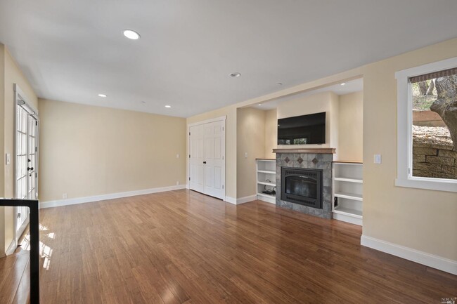 Building Photo - 312 Redwood Dr