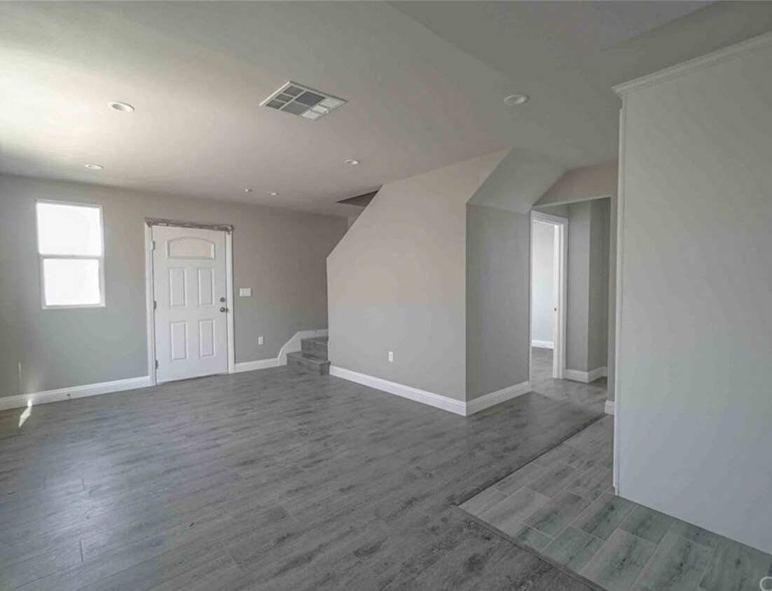 Moran 104th Apartment for Rent in Los Angeles, CA