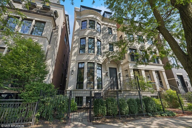 Foto del edificio - 1907 N Lincoln Park W