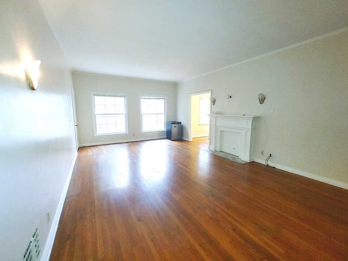 Primary Photo - 445 Kelton Ave
