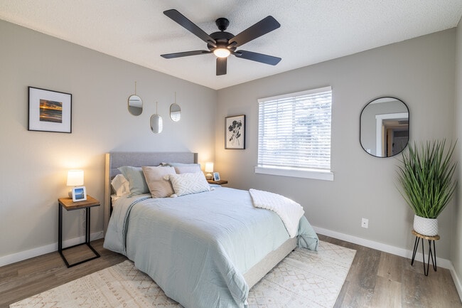 RM11 - Ruby on the Creek Apartments