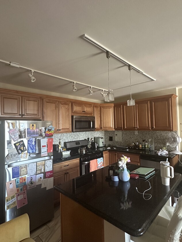 kitchen/dinning area - 950 25th St NW