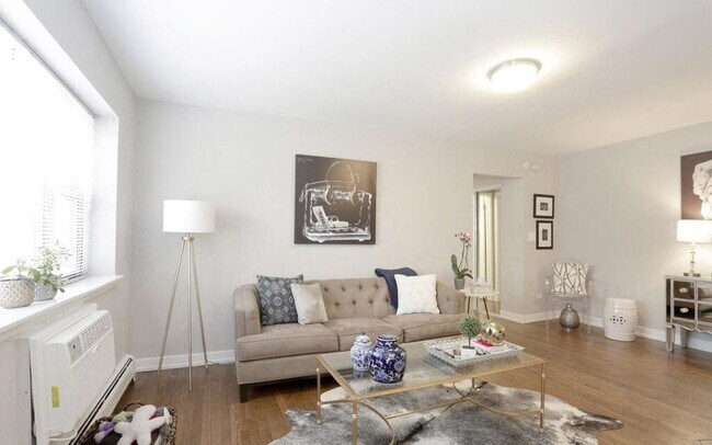 Foto del edificio - 525 W Oakdale Ave