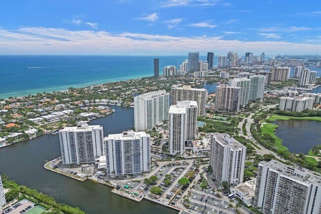 Foto del edificio - 20505 E Country Club Dr