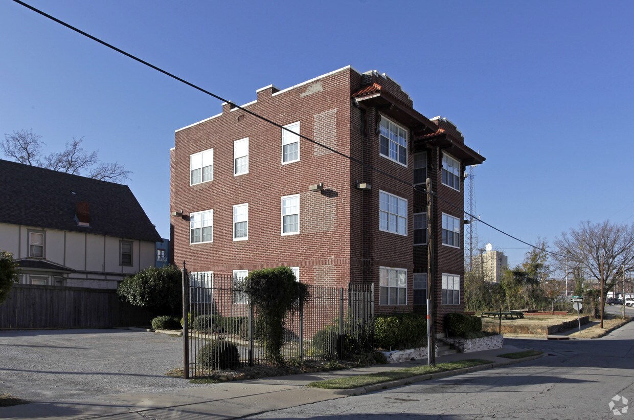 Primary Photo - 404 E 12th St S