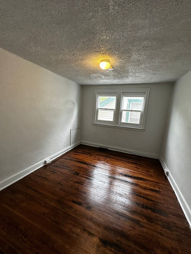 Foto del edificio - 4625 Chalmers St