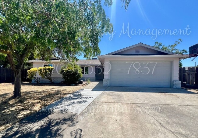 Foto del edificio - Beautifully Updated 4-Bedroom Home on Half...