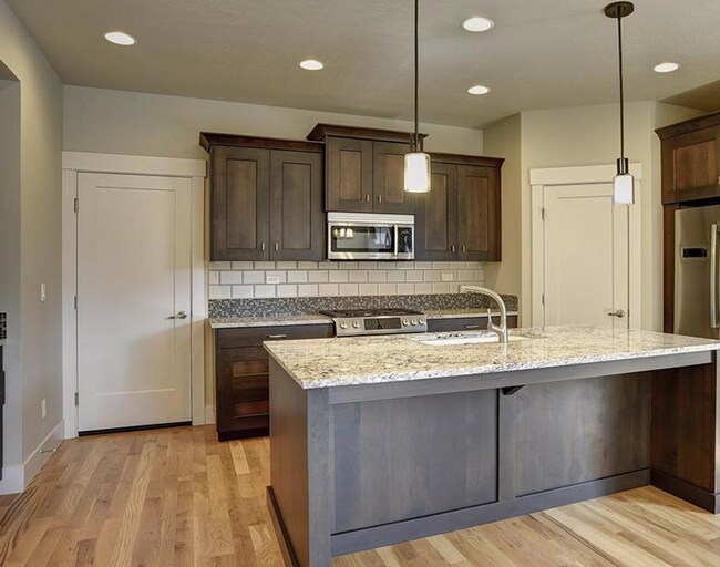 Foto del edificio - 2 bed, 2.5 bath Exquisite Harris Ranch Mil...