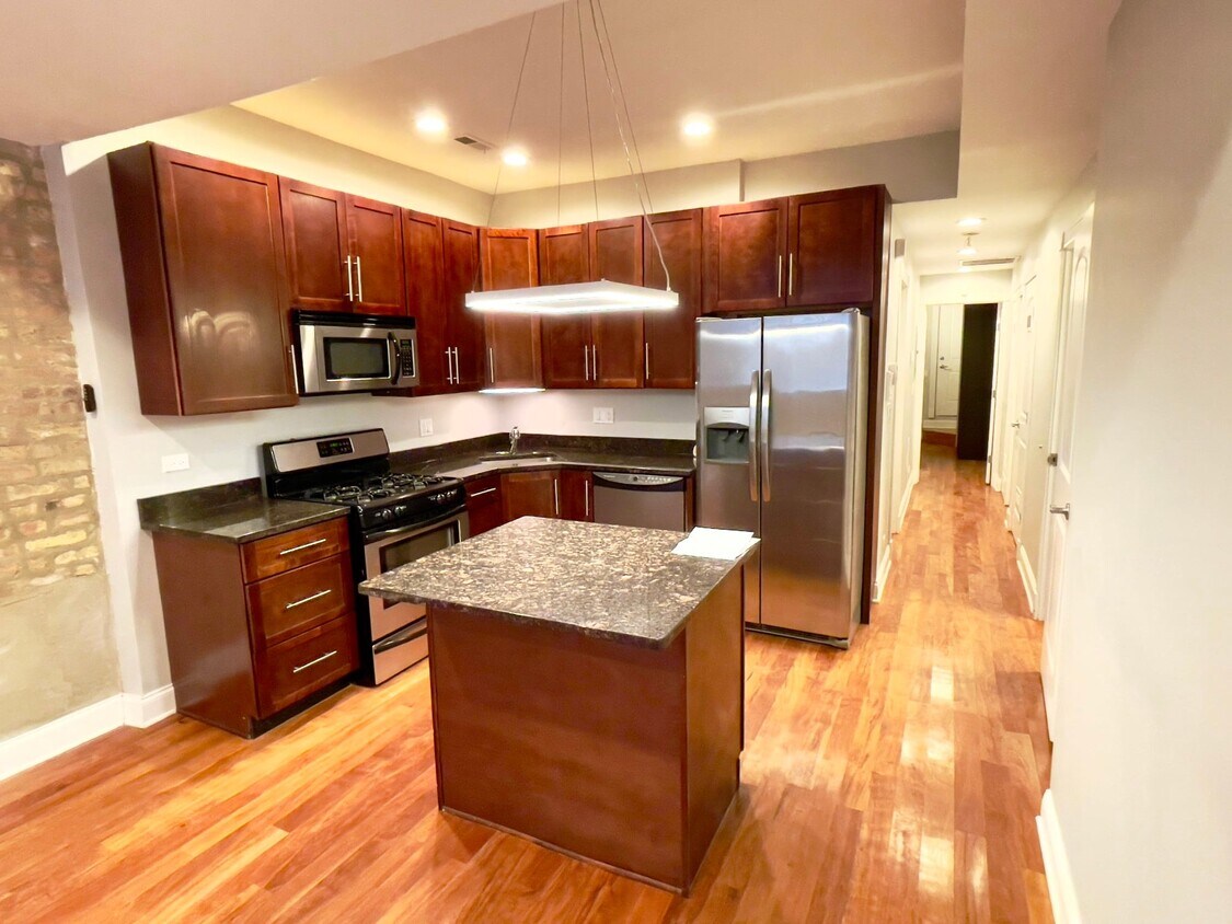 Primary Photo - 2048 W Hood Ave
