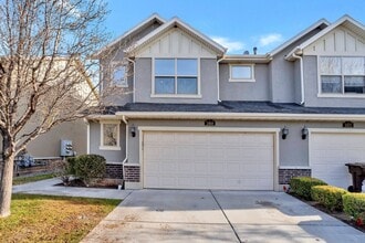 Building Photo - 2468 Gilmour