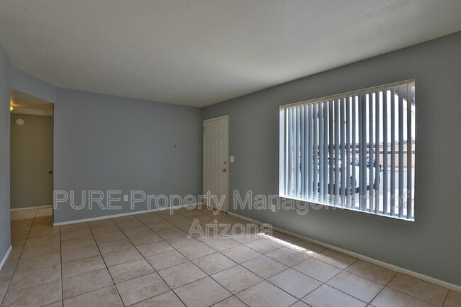 Foto del edificio - 1625 N Date