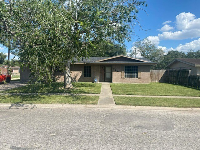 Foto principal - 704 S 17th St