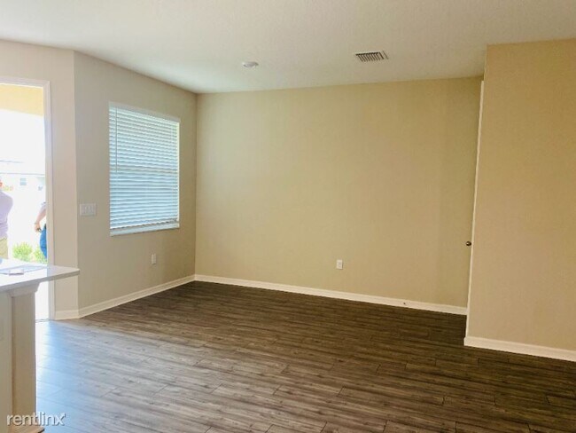 Building Photo - 2 br, 2.5 bath Townhome - Cay Spruce Way