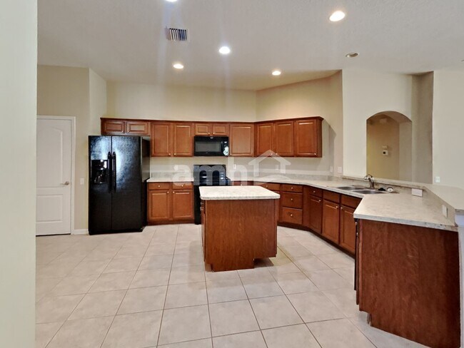 Building Photo - 7330 Crescent Palm Dr